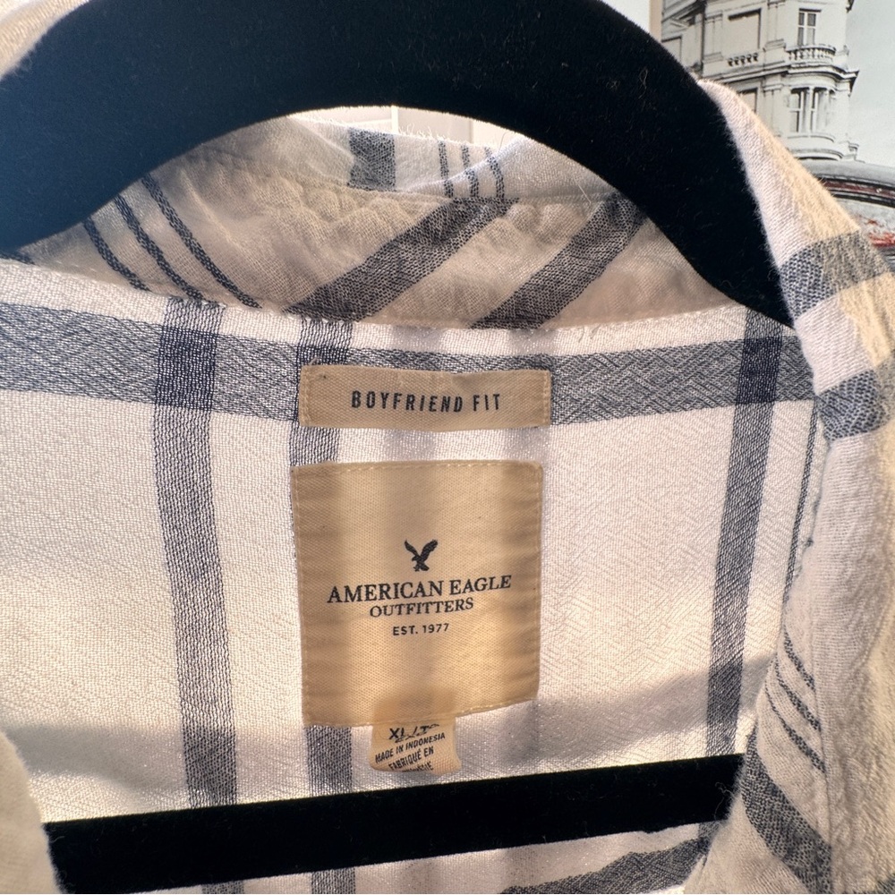 American Eagle. Women's Classic Plaid Button Down Shirt - Picture 4 of 7